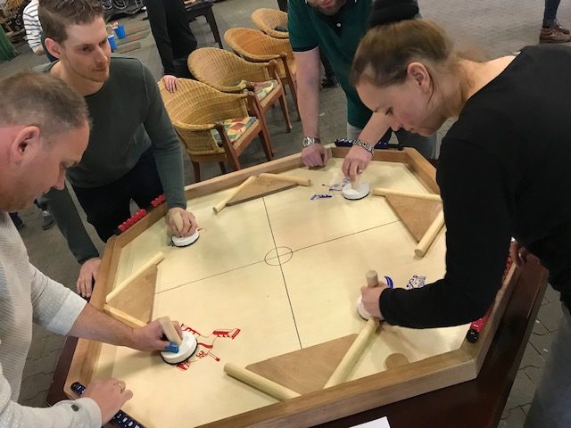 Airhockey-Variante zusammen mit einem billigen Hexlager