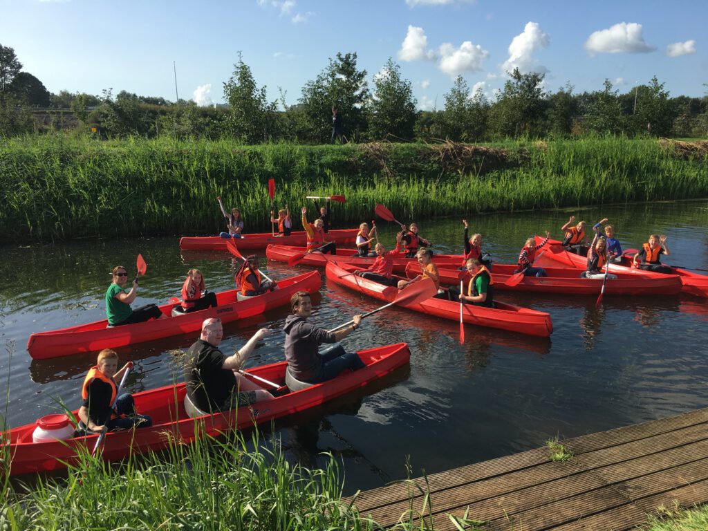 Groep kano's in de Achterhoek op de berkel