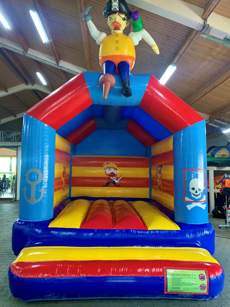 overdekt springkussen piraat huren